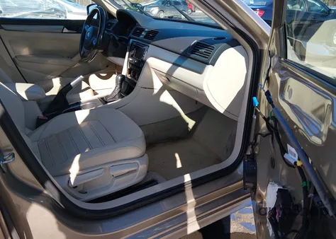 2015 Volkswagen Passat 1.8T Se из США, поврежденный, VIN 1VWBS7A3XFC013556